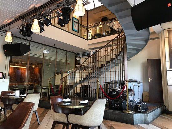 Farzi Cafe